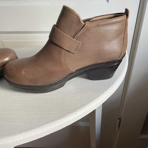 Sanita Women’s booties size 9.5, Euro 41. Taupe/light Brown. - Picture 4 of 8